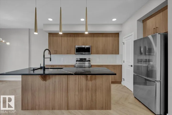 8308 Kiriak LO SW, Edmonton, Alberta T6W5S2