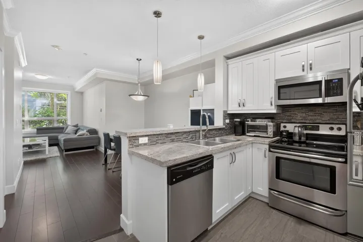218 13897 FRASER HIGHWAY, Surrey, British Columbia V3T0G8