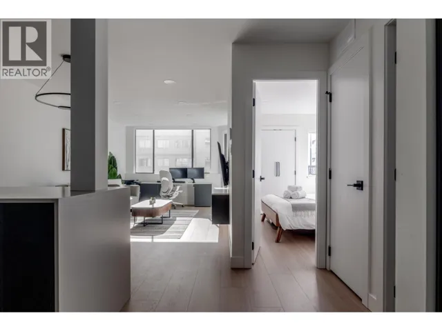 1270 ROBSON ST, Vancouver, British Columbia V6E3Z6