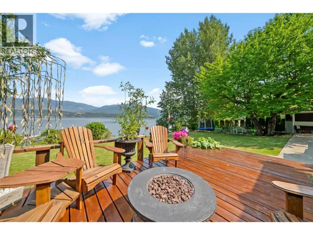 3565 Eagle Bay Road, Eagle Bay, British Columbia V0E1T0