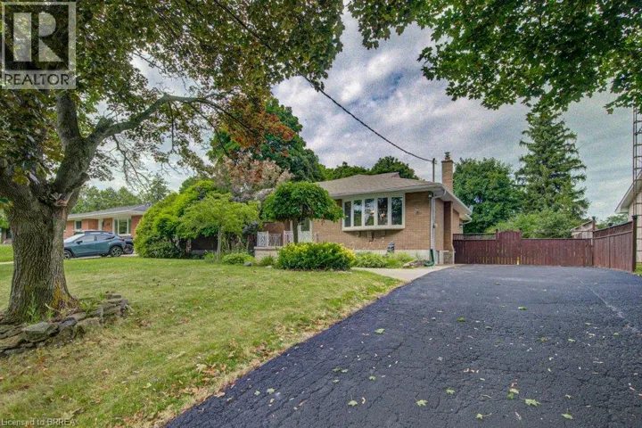 6 BAYLY Drive, Paris, Ontario N3L2P9