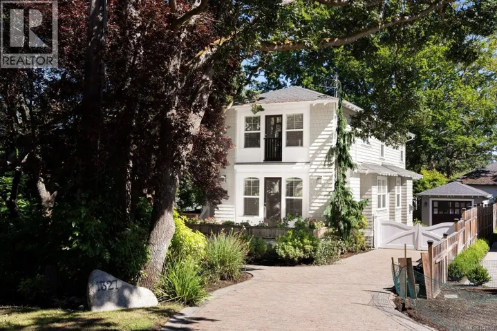 1327 Transit Rd, Oak Bay, British Columbia V8V1V1