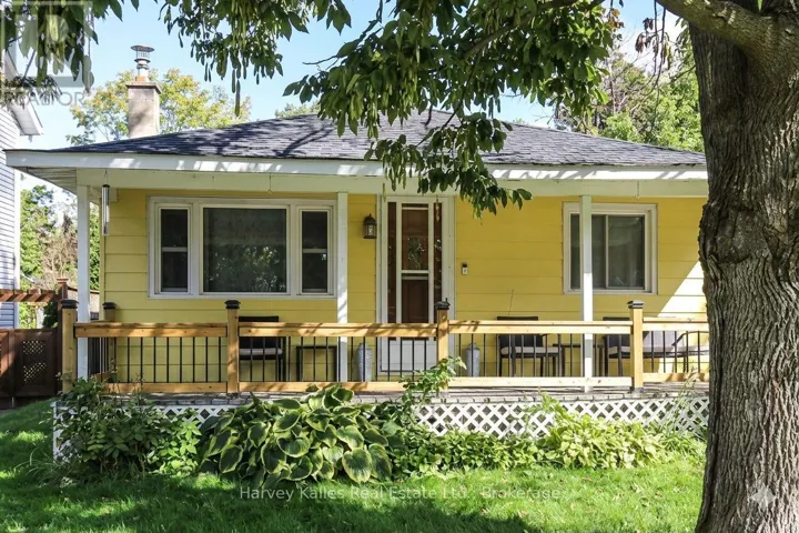 27 PEEL STREET, Penetanguishene, Ontario L9M1A5