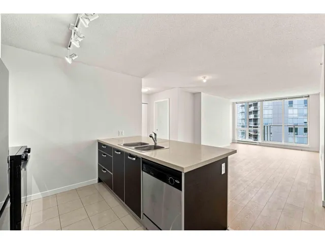3202 13688 100 AVENUE, Surrey, British Columbia V3T0G5
