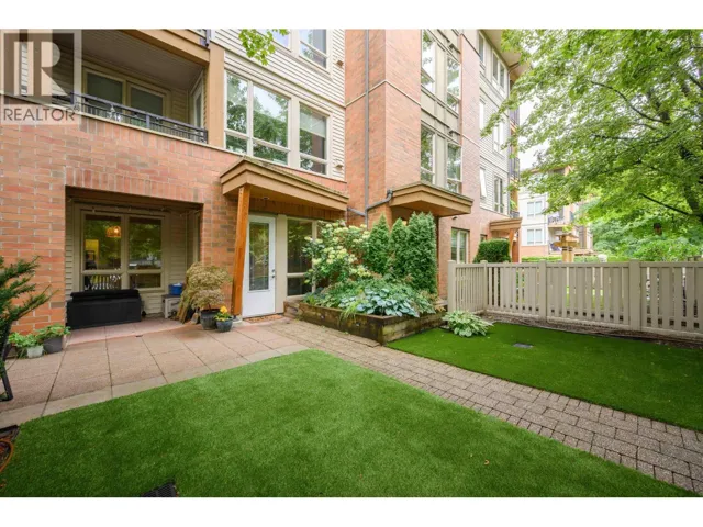 112 2601 WHITELEY COURT, North Vancouver, British Columbia V7J2R7