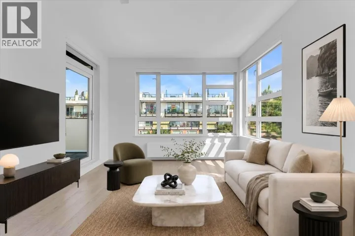 315 711 W 14TH STREET, North Vancouver, British Columbia V7M3E8