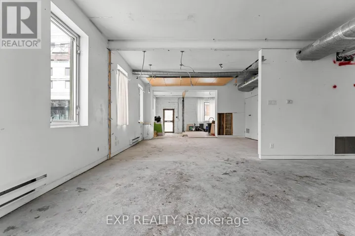 1558 QUEEN STREET E, Toronto (Greenwood-Coxwell), Ontario M4L1E8
