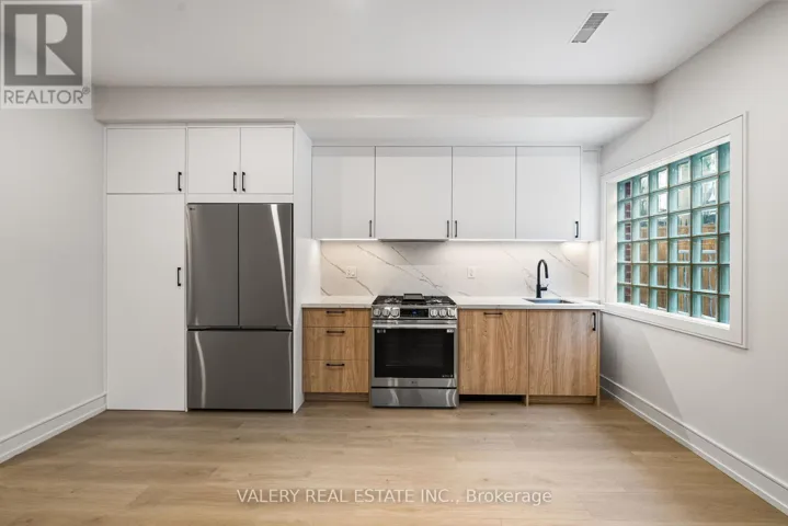 LANEWAY MAIN - 131 DOVERCOURT ROAD, Toronto (Trinity-Bellwoods), Ontario M6J3C5