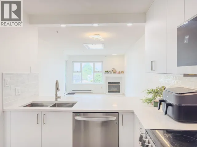 311 4893 CLARENDON STREET, Vancouver, British Columbia V5R3J3