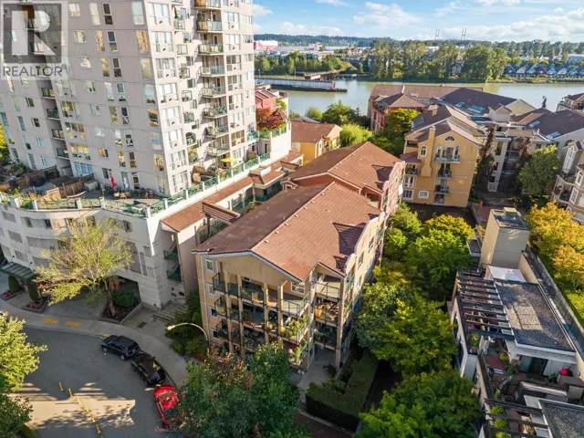 302 12 LAGUNA COURT, New Westminster, British Columbia V3M6W4