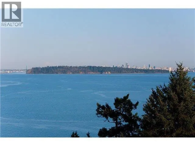 3699 SUNSET LANE, West Vancouver, British Columbia V7V0A9