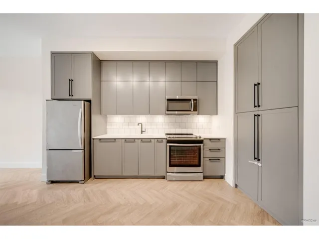 114 10168 149 STREET, Surrey, British Columbia V3R0E9