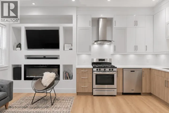 2 1136 E PENDER STREET, Vancouver, British Columbia V6A1W5