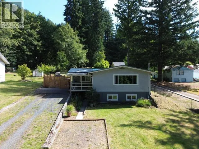 5720 ALLEN AVE, Powell River, British Columbia V8A4J3