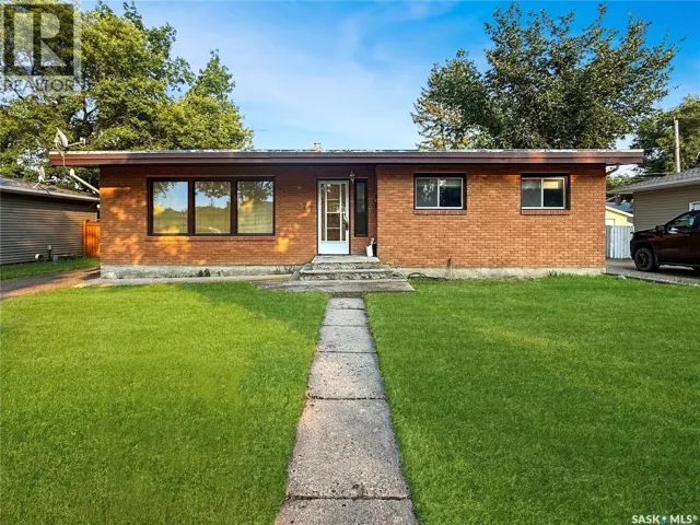 SE 477 3rd AVENUE SE, Swift Current, Saskatchewan S9H3K9