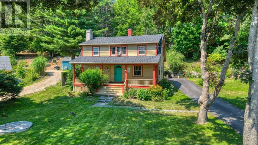261 Edgewater Street, Mahone Bay, Nova Scotia B0J2E0