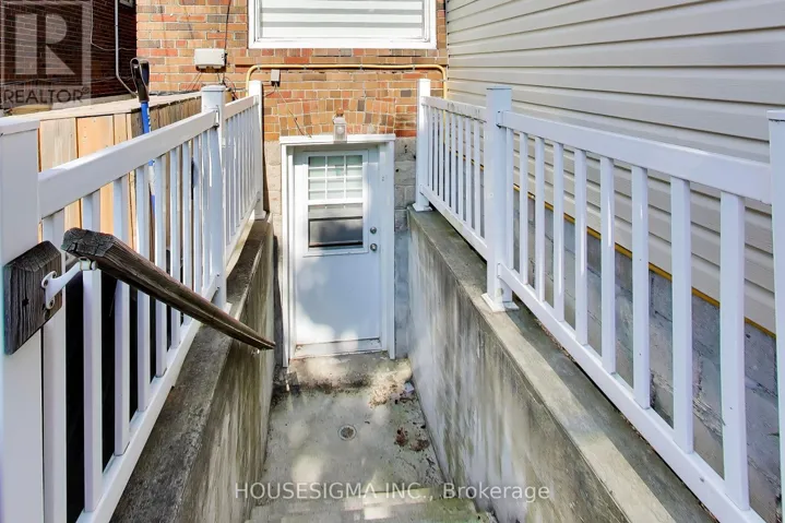 LOWER - 152 LINSMORE CRESCENT, Toronto (Danforth Village-East York), Ontario M4J4L2