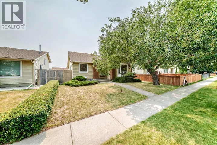 128 Erin Woods Drive SE, Calgary, Alberta T2B2S1