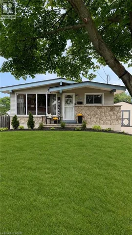 241 THORNER Drive, Hamilton, Ontario L8V2M6