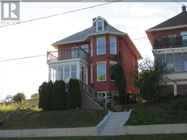 4 Crown ST, Thunder Bay, Ontario P7B3J6