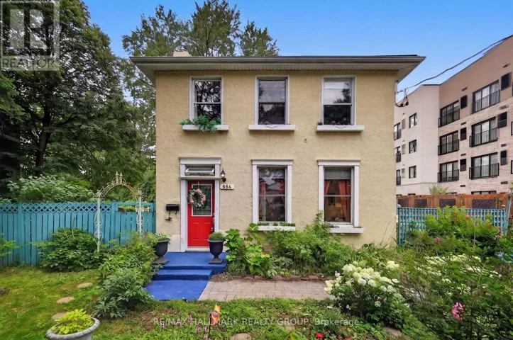 664 CENTER STREET, Ottawa, Ontario K1K2N9