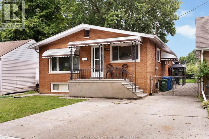 1938 FERNDALE AVENUE, Windsor, Ontario N8T2L1