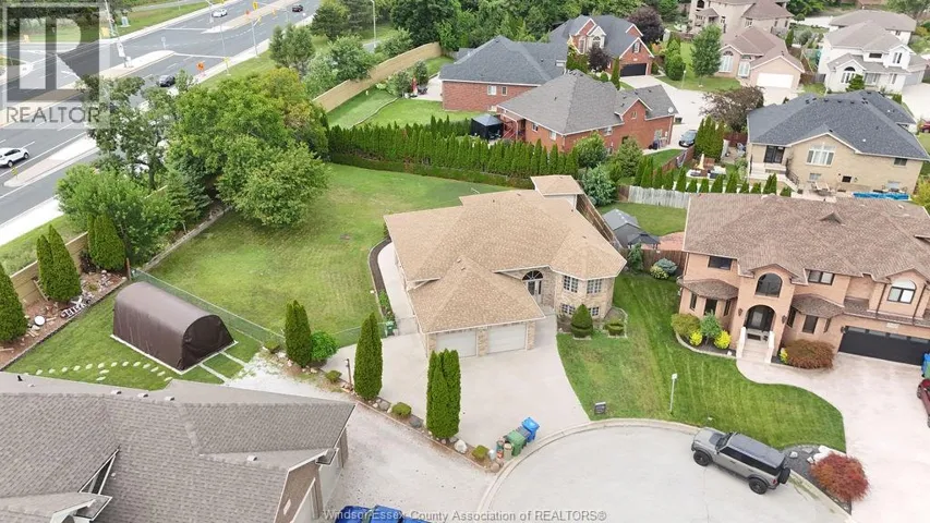 2672 FLEMING COURT, Windsor, Ontario N9E4P1