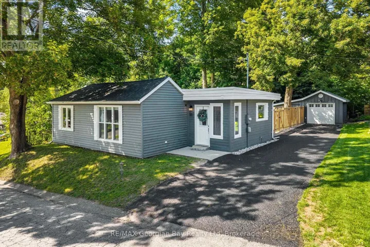 59 BROAD STREET, Penetanguishene, Ontario L9M1G4