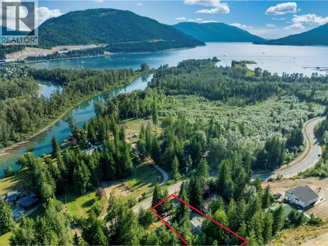 8 Old Town Road, Sicamous, British Columbia V0E2V4