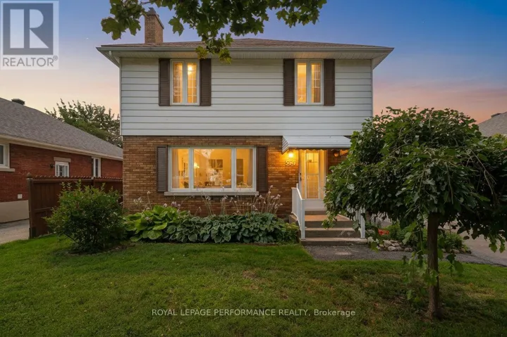 550 WOLFFDALE CRESCENT, Ottawa, Ontario K1K1N5