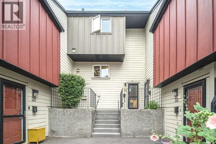 35, 4740 Dalton Drive NW, Calgary, Alberta T3A2H4