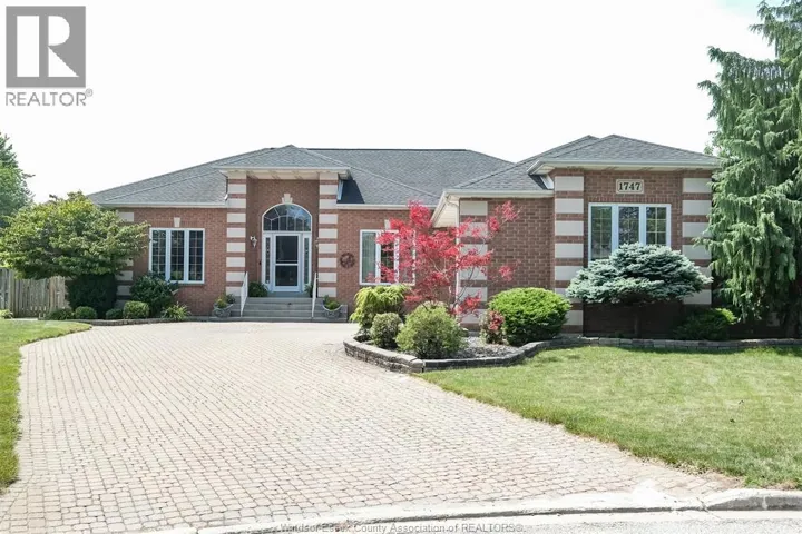 1747 CHORNOBY CRESCENT, Tecumseh, Ontario N8N5A1