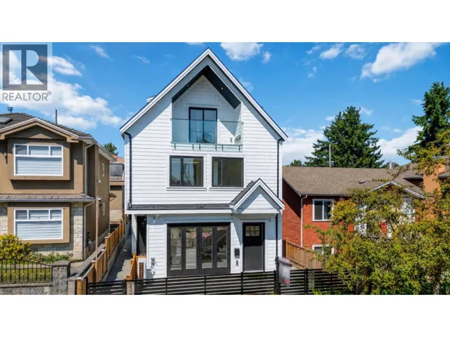 2 3271 E GEORGIA STREET, Vancouver, British Columbia V5K2L2