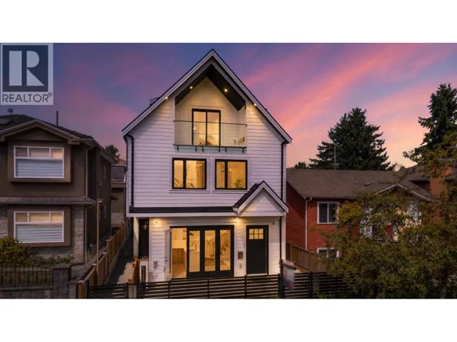 1 3271 E GEORGIA STREET, Vancouver, British Columbia V5K2L2