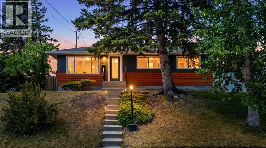 81 White Oak Crescent SW, Calgary, Alberta T3C3J9