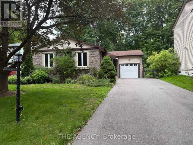 323 WARATAH AVENUE, Newmarket (Huron Heights-Leslie Valley), Ontario L3Y5J3