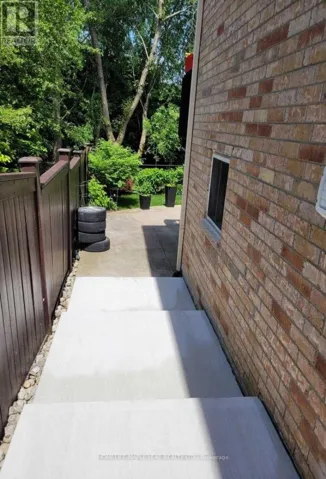 19 FRESHSPRING DRIVE, Brampton (Sandringham-Wellington), Ontario L6R3H6