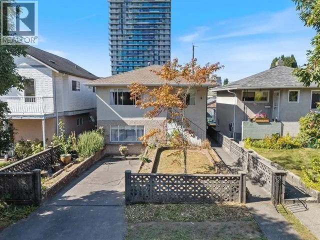 5131 ANN STREET STREET, Vancouver, British Columbia V5R4J8