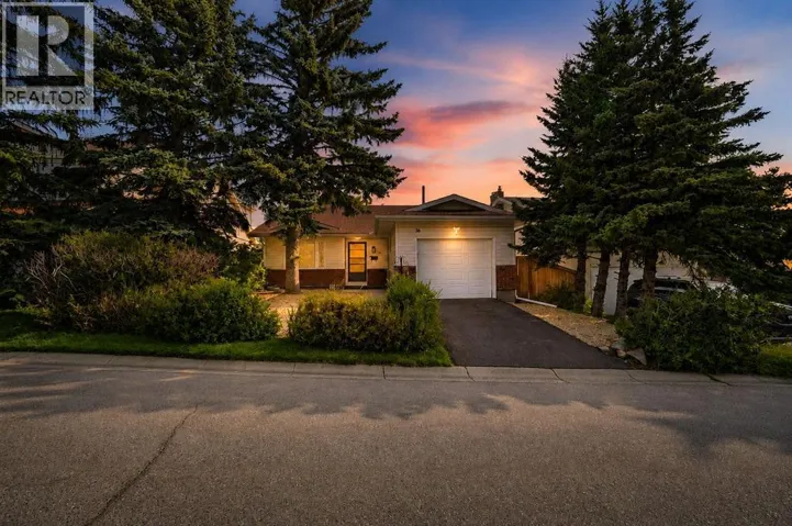 36 Coach Manor Rise SW, Calgary, Alberta T3H1C4