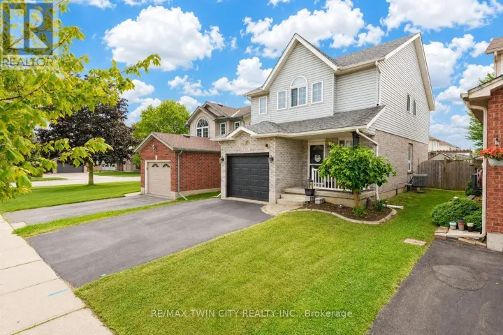 135 COTTON GRASS STREET, Kitchener, Ontario N2E3T5