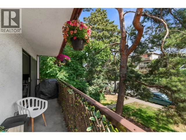 204 131 W 4TH STREET, North Vancouver, British Columbia V7M3C8