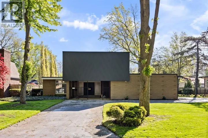 3760 VICTORIA BOULEVARD, Windsor, Ontario N9E3L8
