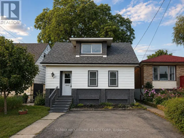227 EAST 23RD STREET, Hamilton (Eastmount), Ontario L8V2X2