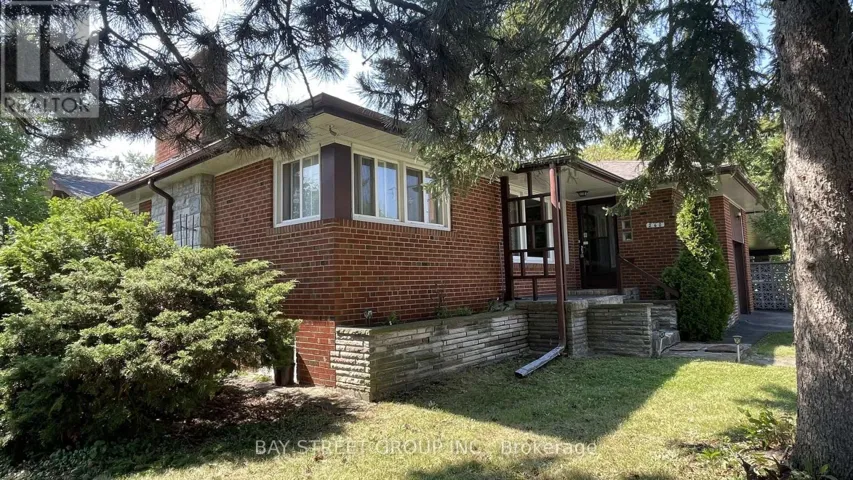 260 MOORE PARK AVENUE, Toronto (Newtonbrook West), Ontario M2M1N6