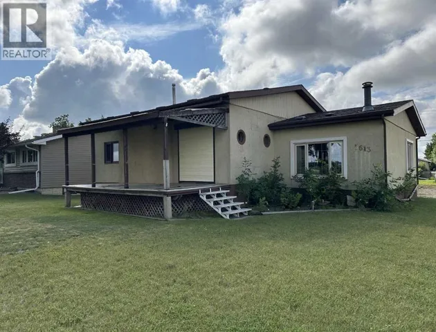 5613 48 Avenue, Ponoka, Alberta T4J1K2