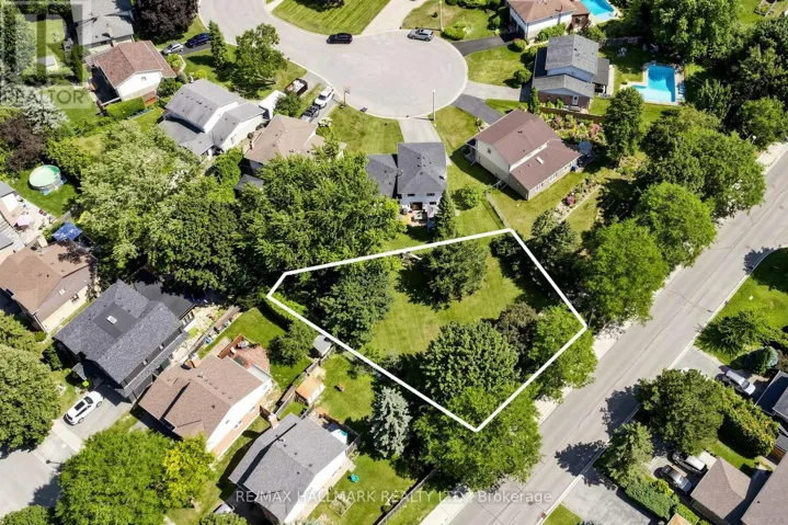 PART 2 - 20 OAK COURT, Aurora (Aurora Village), Ontario L4G3J6