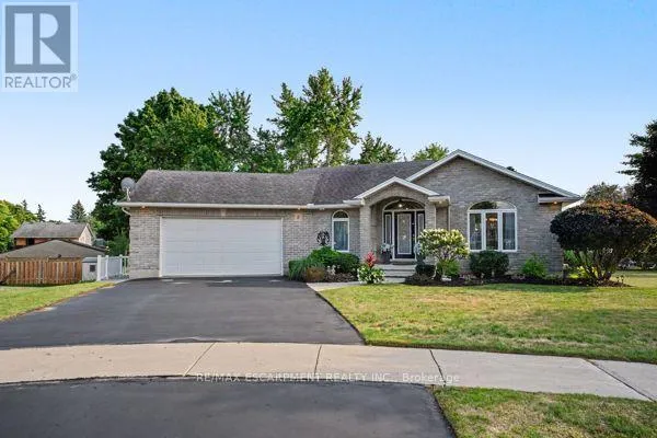 8 UPTON COURT, North Dumfries, Ontario N0B1E0