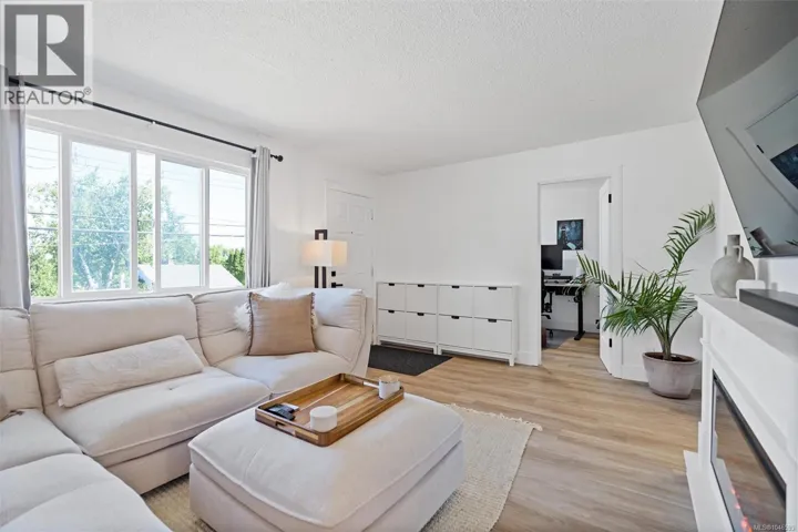 1143 Lockley Rd, Esquimalt, British Columbia V9A4S5