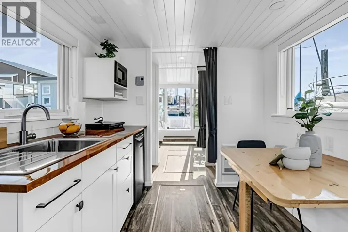 A07 415 W ESPLANADE, North Vancouver, British Columbia V7L0B5