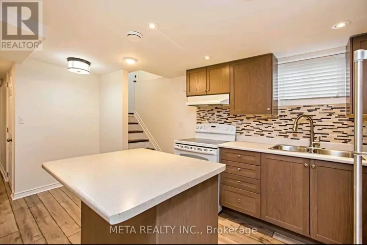 LOWER - 296 FESTHUBERT STREET E, Oshawa (Central), Ontario L1H2E2